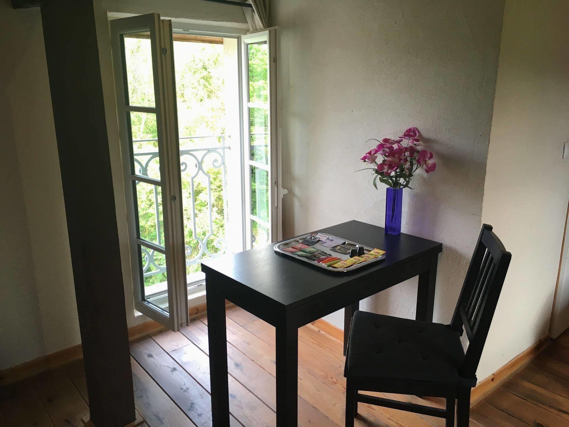 Domaine Du Moulin De Champie - Versailles - Gites & Suites Feucherolles Esterno foto