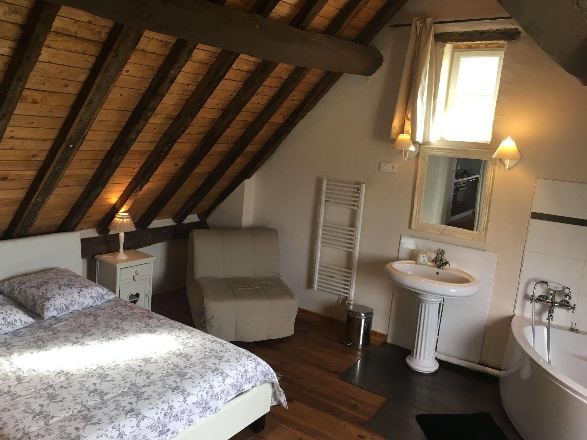 Domaine Du Moulin De Champie - Versailles - Gites & Suites Feucherolles Esterno foto