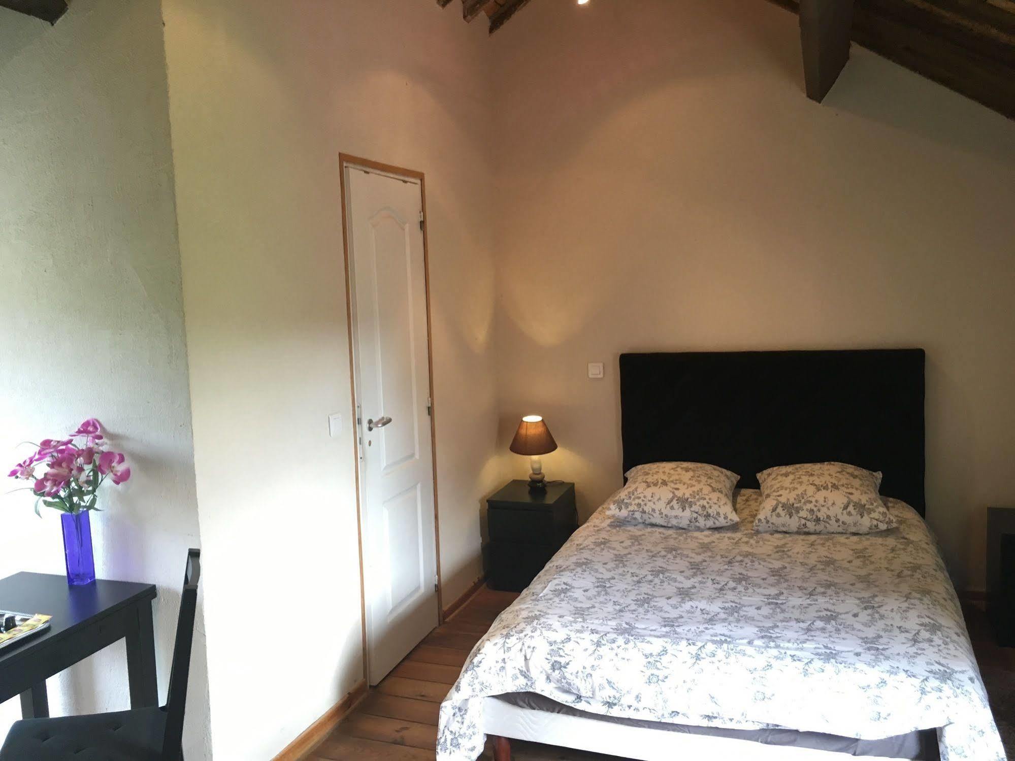 Domaine Du Moulin De Champie - Versailles - Gites & Suites Feucherolles Esterno foto