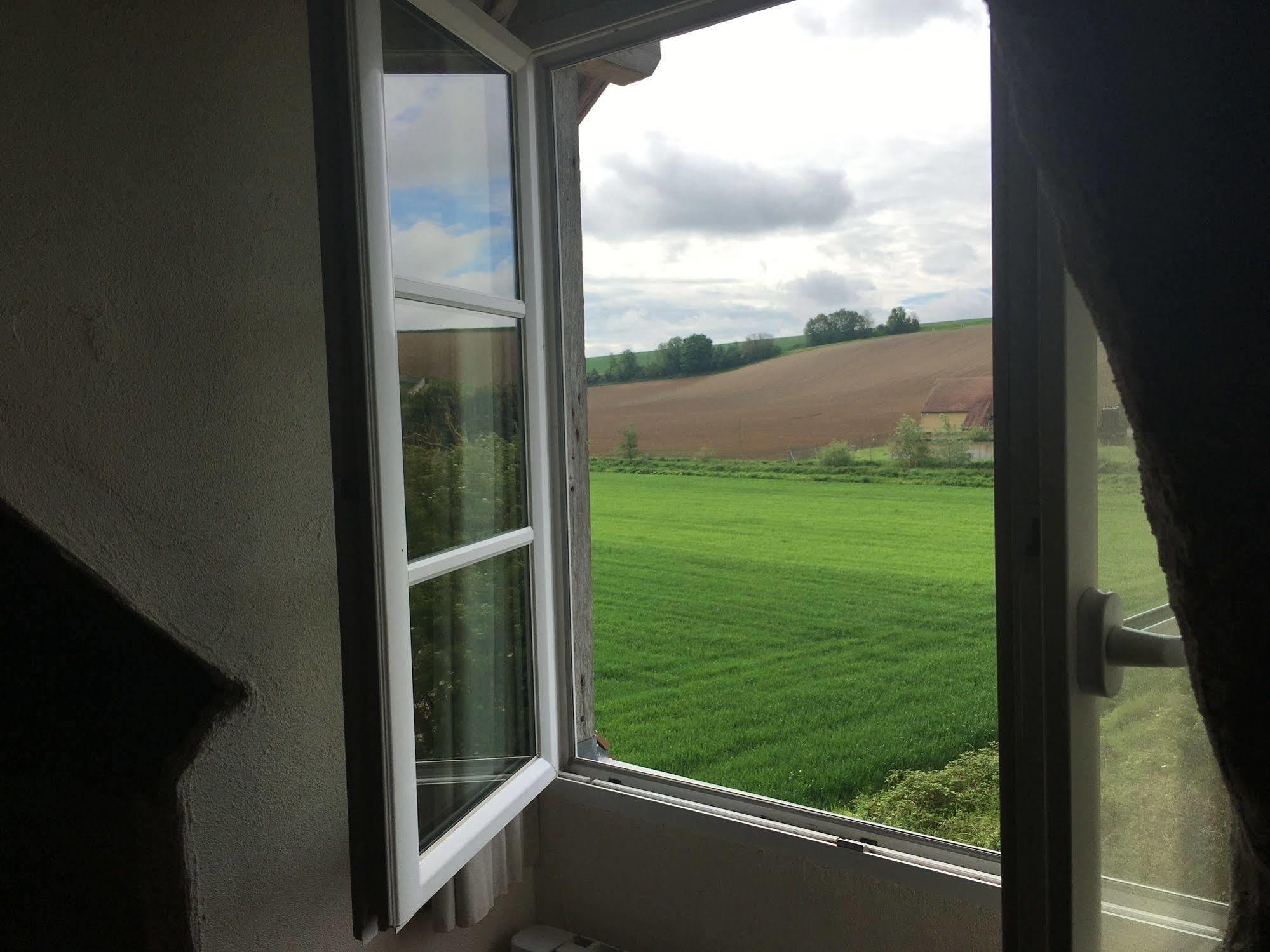 Domaine Du Moulin De Champie - Versailles - Gites & Suites Feucherolles Esterno foto